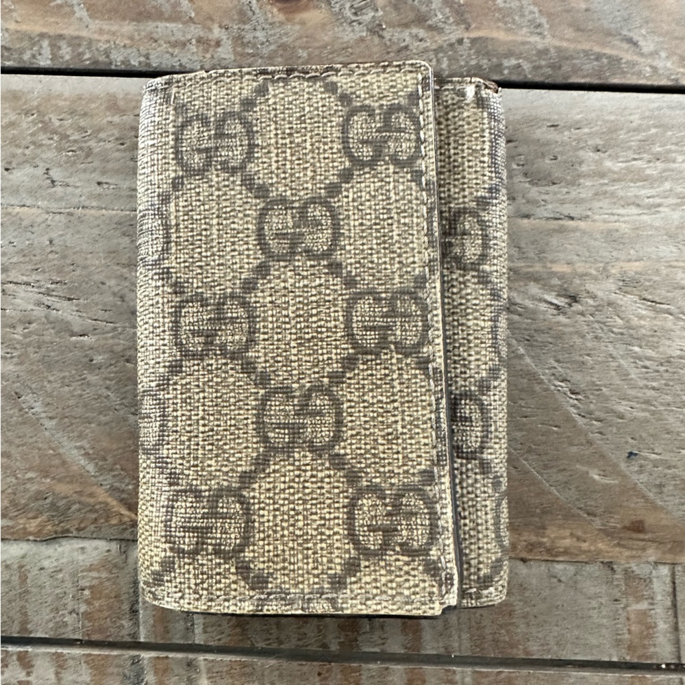 Gucci GG Beige Brown Monogram Signature Key Case Holder Canvas Leather